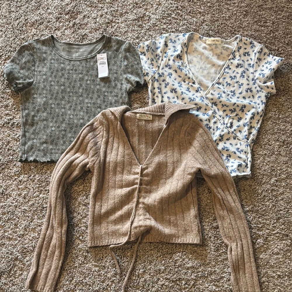 Stylish Knit and Floral Tops Set